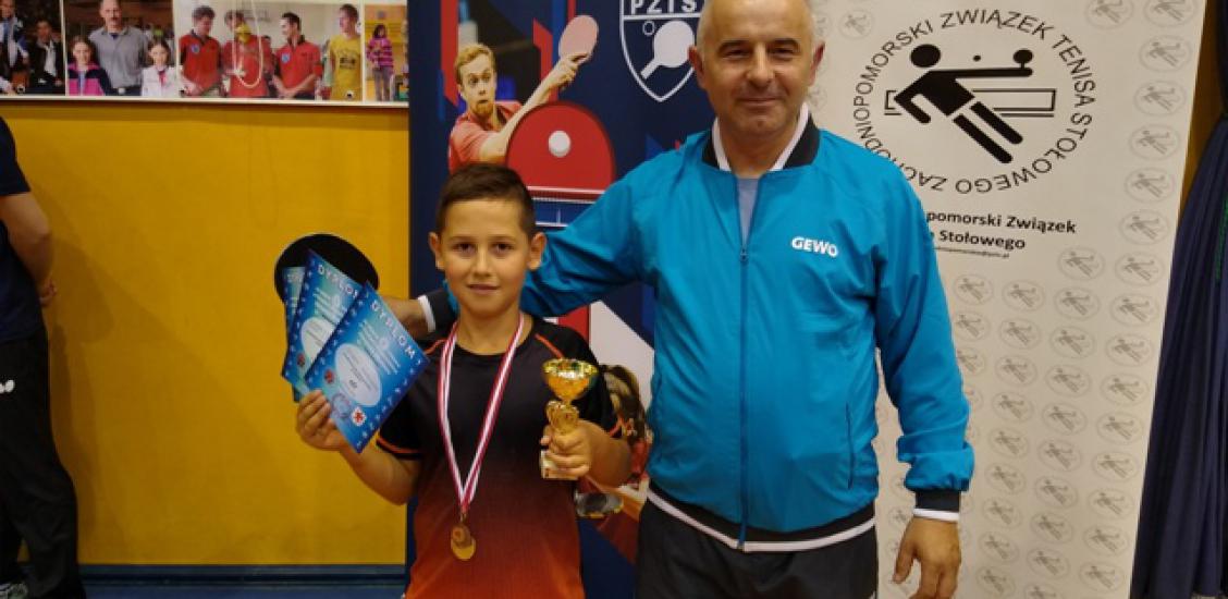 Trener Roman Polewczak wraz z Cezarym Ogorzałkiem