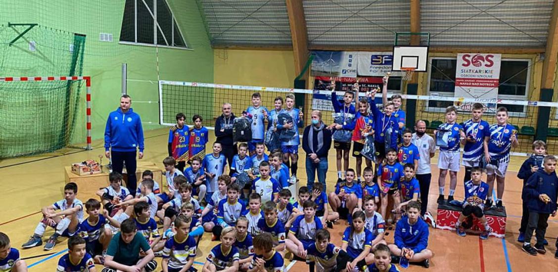 Młodzi siatkarze MKS Mieszko nie zwalniają tempa