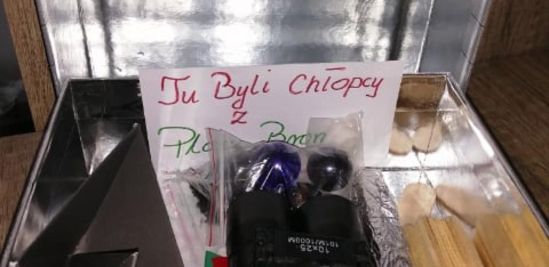 Jedno z pudełek z lekturą