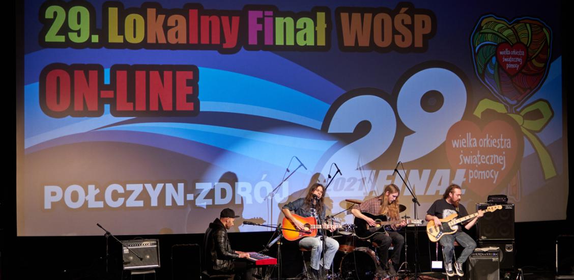 Występ zespołu Calmwater z Budzynia na scenie kina "Goplana" w Połczynie-Zdroju.