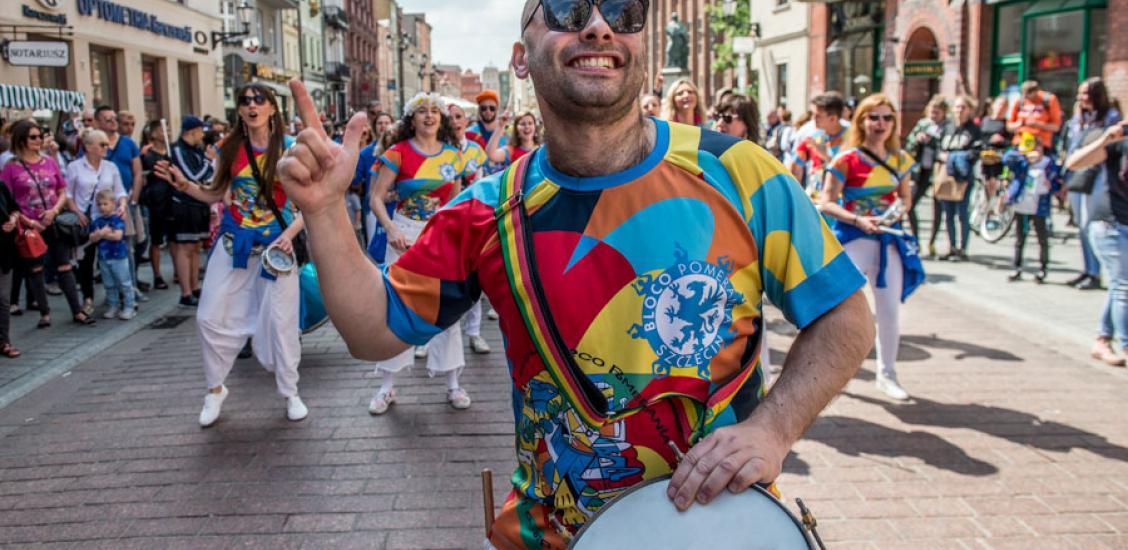 RAFAŁ KRZANOWSKI instruktor, który poprowadzi warsztaty bębniarskie w Połczynie-Zdroju