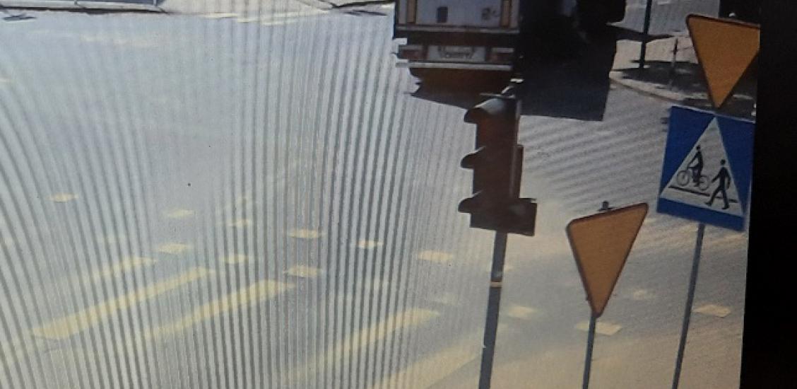 POSZUKIWANI ŚWIADKOWIE POTRĄCENIA WÓZKA DZIECIĘCEGO Z DZIEĆMI