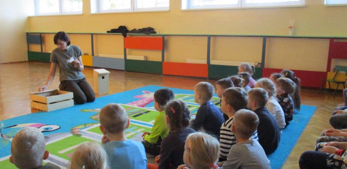 Spotkanie w Przedszkolu Samorządowym nr 2 „Pod Jarzębinką” w Połczynie – Zdroju z Panią Natalią Barszczewską z Nadleśnictwa Połczyn