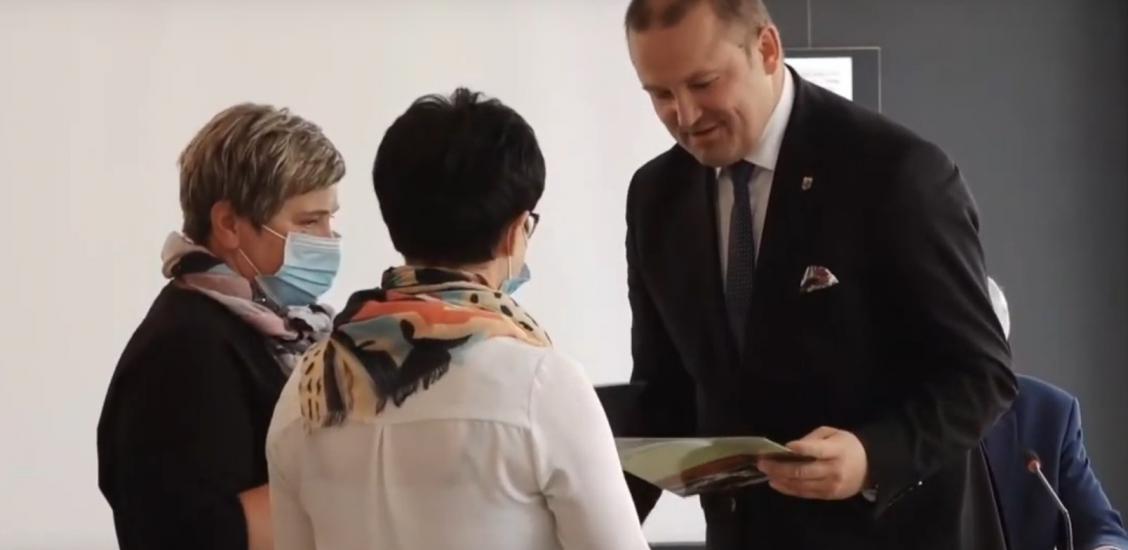 Wręczenie nagrody dla Sołectwa Kołacz w 2021 roku