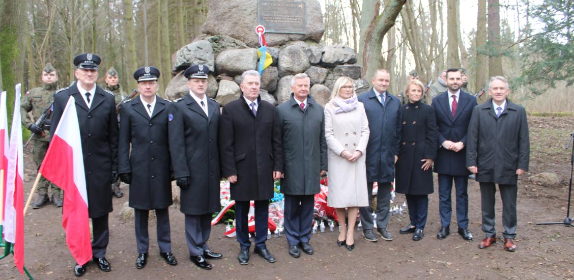 Uroczyste odsłonięcie TABLICY POŚWIĘCONEJ OFIAROM BYŁYCH I OBECNIE TRWAJĄCYCH KONFLIKTÓW ZBROJNYCH „Nigdy więcej wojen!”
