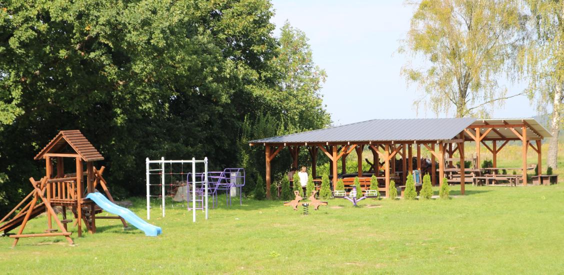 Miejsce rekreacyjno-integracyjne przy Geo-świetlicy w Popielewie