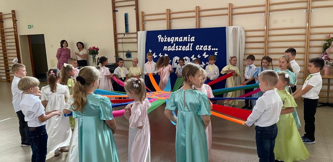 uroczystość zakończenia roku przedszkolnego dzieci odchodzących do szkoły z grupy „Kangurki”