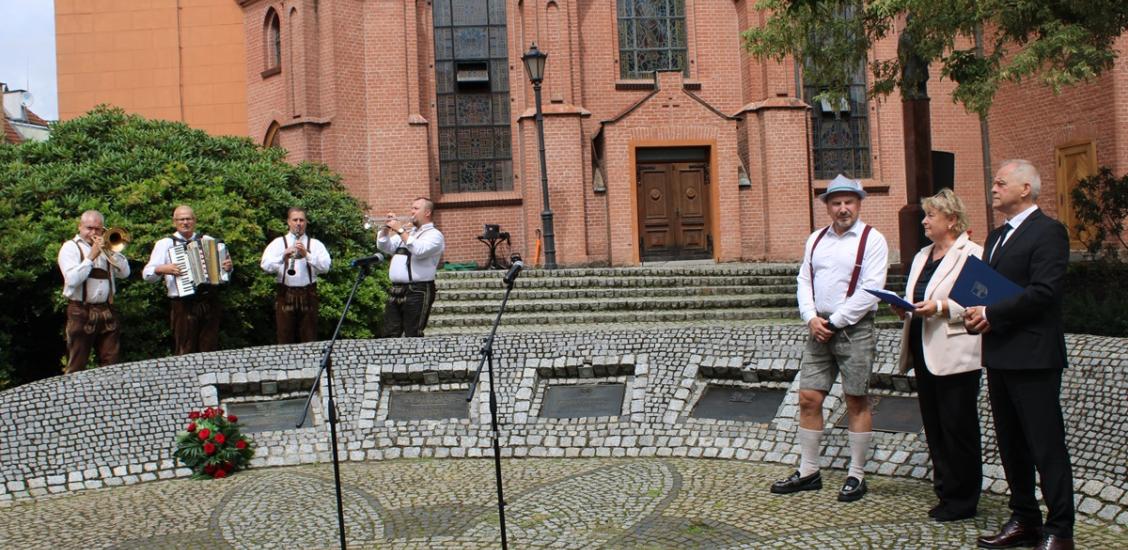 Odsłonięcie tablicy pamiątkowej z okazji 200-lecia Browaru Połczyn-Zdrój