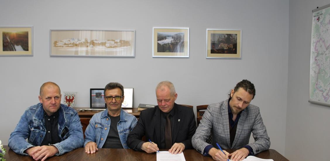 Umowa na dokumentację strażnicy OSP oraz świetlicy w Toporzyku