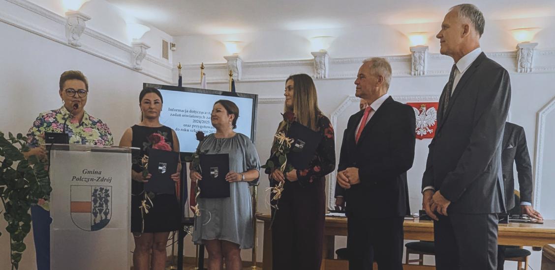 Uroczyste wręczenie aktów nadania awansu zawodowego nauczycieli oraz stypendiów Burmistrza Połczyna-Zdroju, fot. Aneta Wasilewska