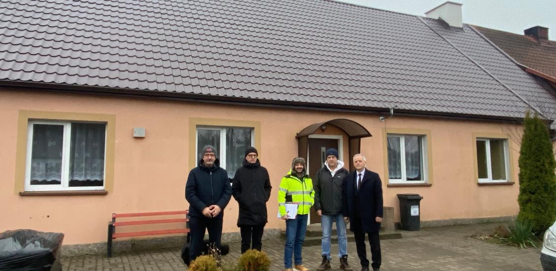 Remont dachu świetlicy wiejskiej w Łośnicy zakończony