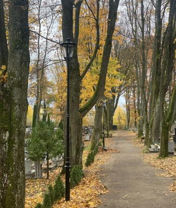 Nowe oświetlenie na cmentarzu komunalnym w Połczynie-Zdroju
