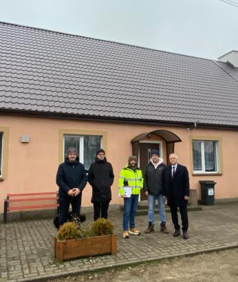 Remont dachu świetlicy wiejskiej w Łośnicy zakończony